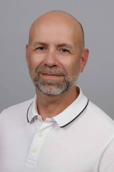 Robert Krause, Meister im Gebäudereiniger‑Handwerk, lächelt im Porträt – Ansprechpartner für Schulungen.
